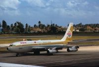Photo: BWIA, Boeing 707-100